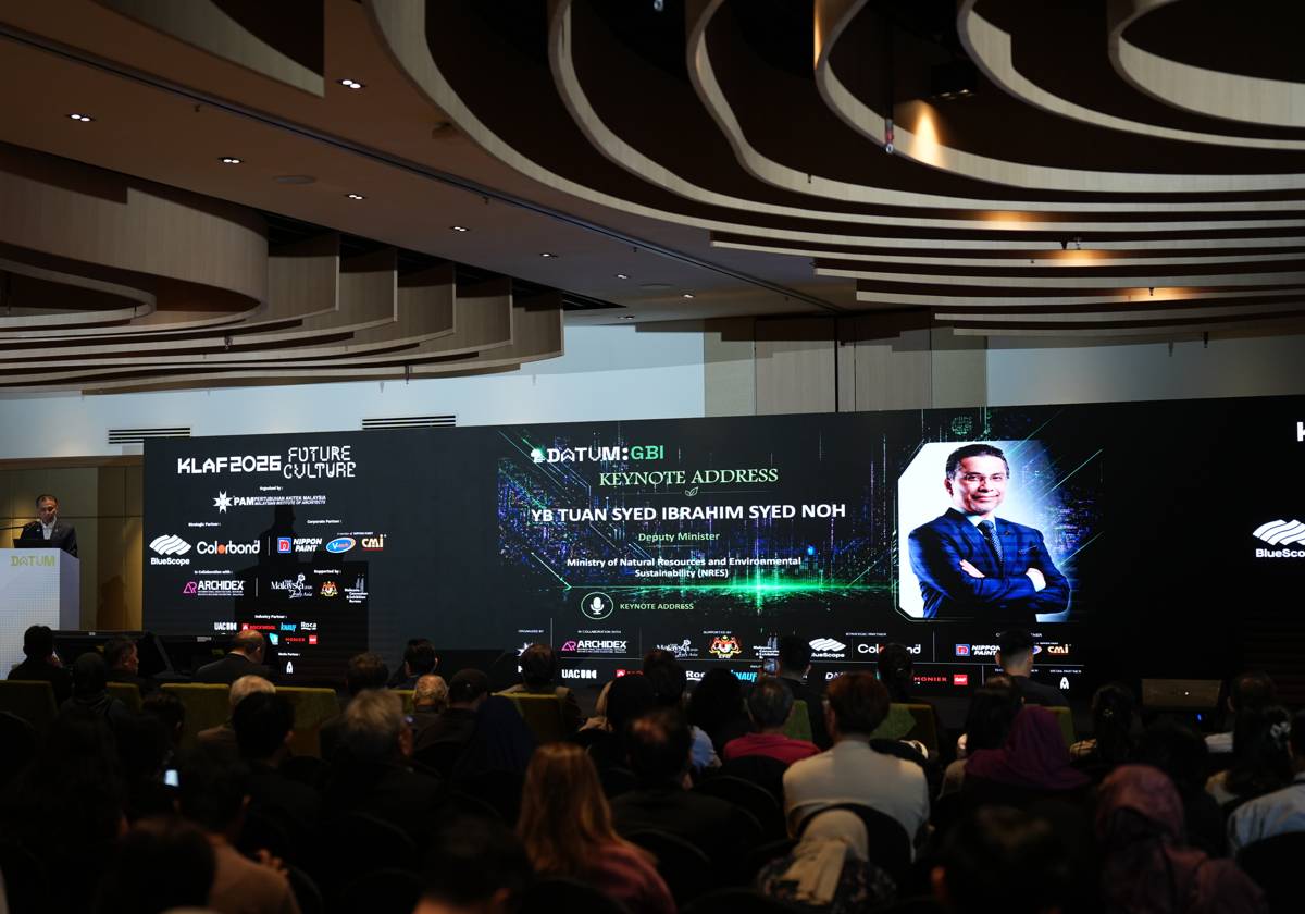 The keynote address on screen